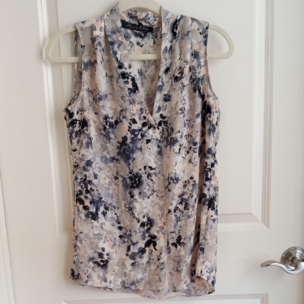 Rose & Olive Women's Sleeveless Floral Blouse - Black and Cream
